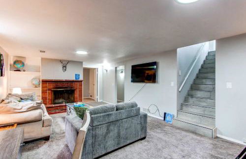 Spacious family home in Littleton with fenced yard - Foto 32