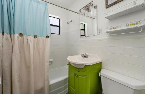 Walk to Beach, Heated Pool, Dog-Friendly, Firepit - Foto 41