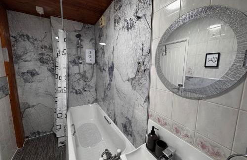 The Castleton Haven - 3 Bed Semi near M62 & M60 Motorways and Easy access to Manchester City Centre - Netflix and free high speed WIFI - Foto 32