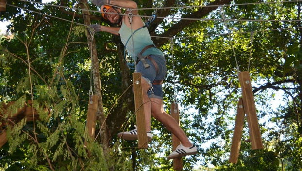 Desfrutando do parque de aventura Fly Park