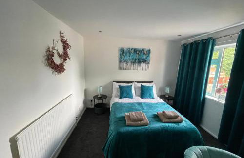 Large Stylish 2 Bedroom Apartment Stevenage Sleep 6 - Foto 18