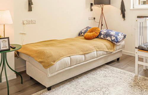 Large One Bedroom Apartments Southsea Sleeps 3 - Free Parking - Foto 10