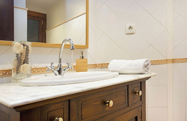 Stay U-nique Apartments Calvet - Photo 15