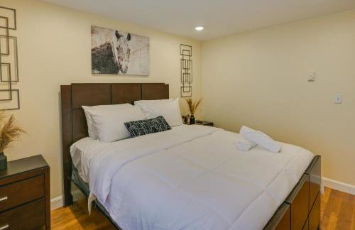 Boston Duplex with Foosball Table 11 Mi to Downtown - Foto 12