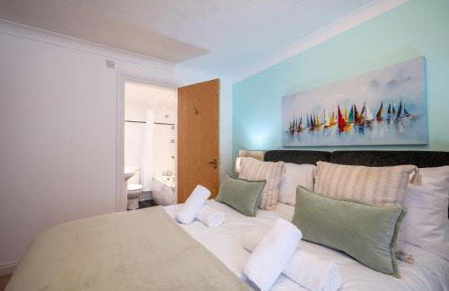 Coastal Escape with Balcony & River Dart Views - Foto 27