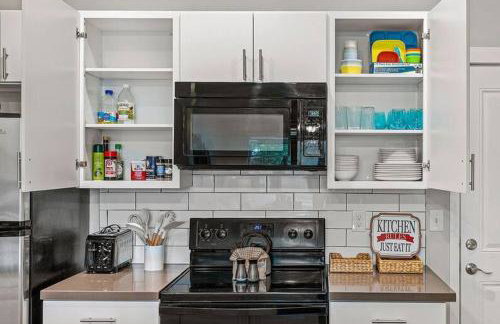 Spacious 2-Story, Pet&Fam Friendly, WFH, Gym&Pool - Foto 32