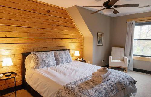 Arch Fun Cabin - Modern Cabin with Hot Tub, Games & Views - Foto 5