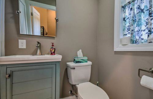 Waterfront Greenwood Getaway with Deck and Grill! - Foto 15