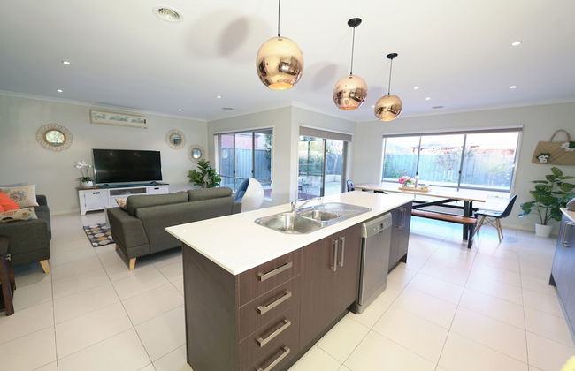 Designer Decor Home 8Bed WilliamsLanding - Photo 22