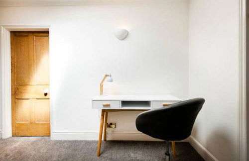 Clifton Spacious 3 Bed Apt & Parking - Simplycheckin - Foto 21