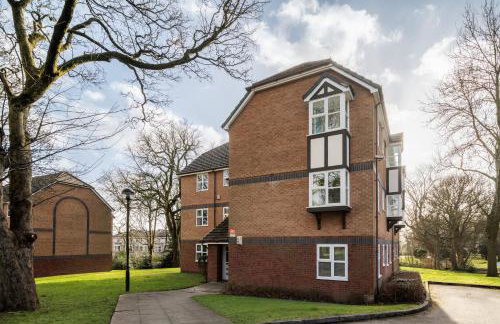 Cozy 2 Bed Apartment - Unlimited Wi-Fi - Free Parking - Sleeps 6 - By Old Trafford - Foto 43