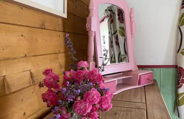 The Fabulous flower hut - Photo 23