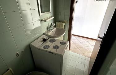 Mansarda con balcone nel cuore di Brenzone sul Garda - Foto 23