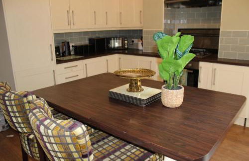 York Place Beautiful Apartment 5 Bedrooms Sleeps 9 - Foto 20