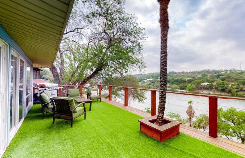 Mid-Century Modern Lake House with Private Waterfront Pool & Boat Dock - Photo 30