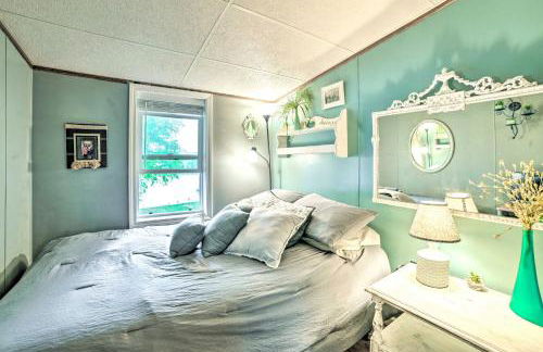 Riverfront Home with Dock about 6 Mi to Cheboygan! - Foto 21