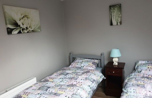 Captivating 3-bed House - Photo 1