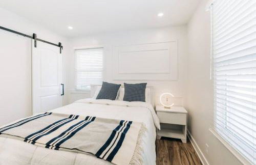 Beautiful luxury home freshly renovated with big yard, seating & grill pad - Foto 13