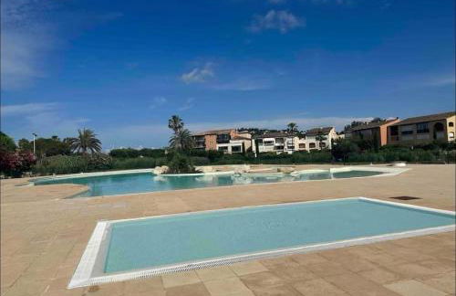 Proche St Tropez refait à neuf bord de plage et piscine - Foto 23