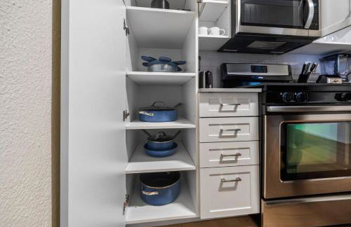 Newport 1 BR w Work Setup by Anyplace - 11747 - Foto 8