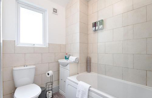 4 Bed - Parking - Near M4 - Ideal for Groups - Foto 36