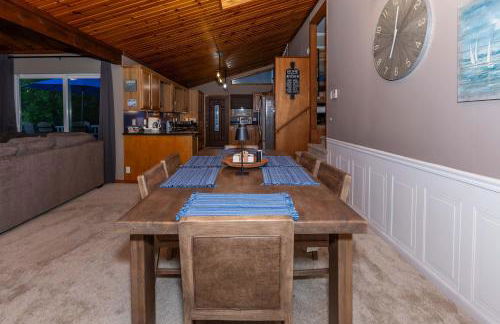 Lakefront Family Home Private Dock with Huge Views - Foto 12