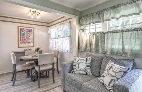 Less Than 2 Mi to Beach Cozy Cottage with Patio on Cape Cod - Photo 1