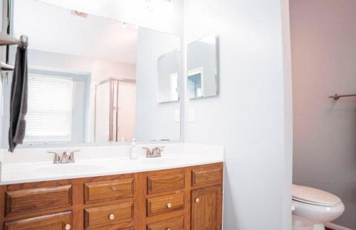 Cozy Springfield Townhome , WIFI , Pet Friendly - Foto 42