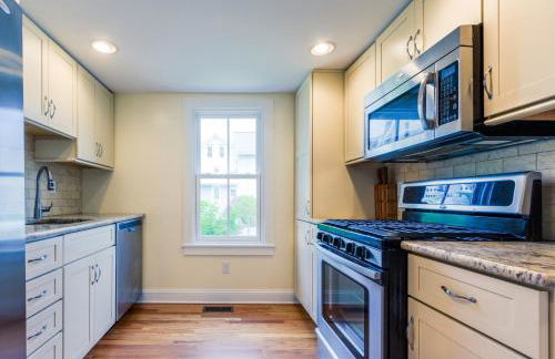 3BR Beautiful Remodeled Victorian w/ Beach Locker - Foto 6