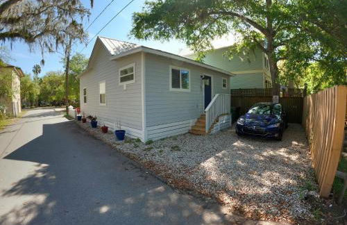 Steps to Trolley Stop 11 Renovated Home with Free EV Station - Foto 27
