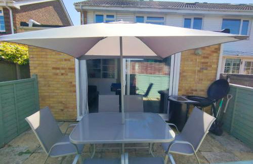 Alverstoke Manor - family home with pool table - Photo 25