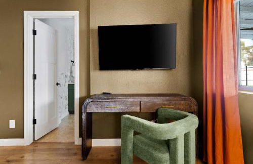 Sleeps 18 Private Pool & Hot Tub Playground - Photo 22