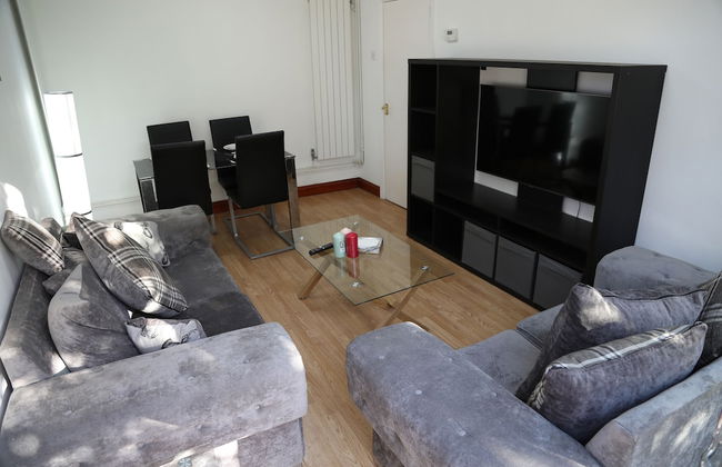 Cosy 3-bed Bungalow NEC Airport Close to Amenities - Foto 8