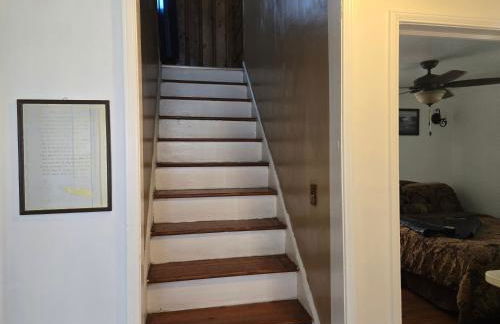 Chic City Charming Bungalow with all the Amentities Great Family Getaway! - Foto 16