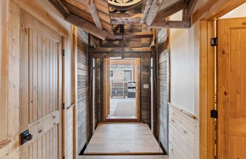 Historic Yellowstone Saloon - Foto 37