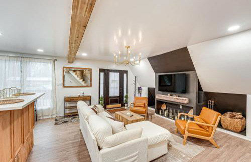 Walk to Fox Lake Pet-Friendly A-Frame with Fire Pit - Foto 4