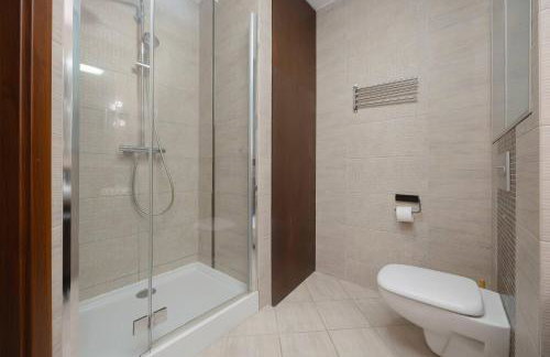 Family Apartment with Parking in Pruszków by Noclegi Renters - Foto 16