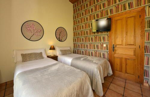 Piscina climatizada y cubierta 365 dias en Casa Rural con Encanto El Puentuco una de las casas mas valoradas de Cantabria - Foto 59