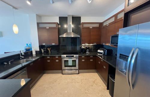 FULL TIME LIC Mgr - LUXURIOUS 3 BED 3 BATH OCEANFRONT SUITE - UPSCALE OCEANFRONT RESORT - INDOOR PICKLEBALL - SPEAKEASY! - Foto 10