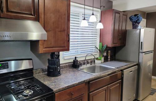 Nice house with private parking, king bed fenced yard - Foto 43