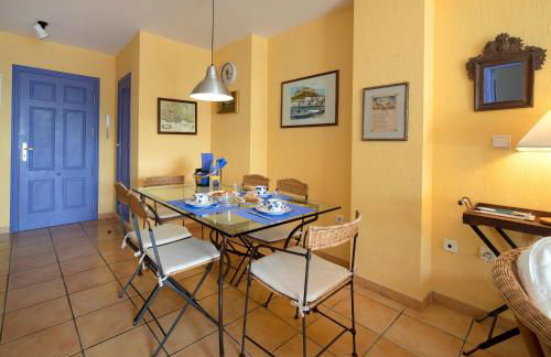 SOLETE - Apartamento con vistas, acceso directo al mar, piscina y parking by Redi - Photo 19