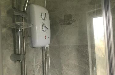 Quiet 2-Bed with Private Garden and Drive - Foto 36