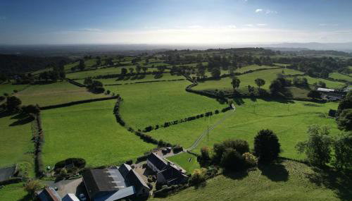 The Stables at Pentregaer Ucha, tennis court & lake - Foto 2