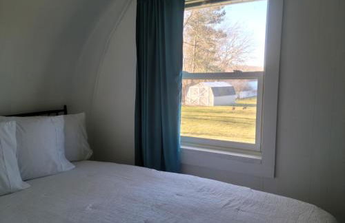 Cozy Quonset Hut On Maple Lake - Photo 5