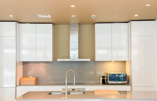 Aya - Sophisticated 1BR Apartment in CityWalk with Views - Photo 11