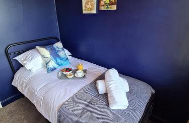 Rumer Hill House a unique boutique styled place to stay in Cannock close to A5 the McArthur Glen outlet - Foto 6