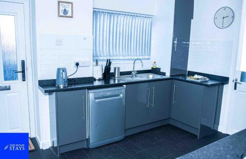 2ndHomeStays-Walsall- A Charming 3-Bed Home with Landscape View - Suitable for Contractors and Families -Large Parking for 3 Vans - Sleeps 7- 7 mins to J10 M6 and 21 mins to Birmingham - Foto 11