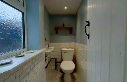 Comfortable Home Away From Home - Photo 24