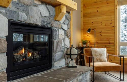 The Moccasin Lodge with Hot Tub and Fire Pit Escape - Foto 51