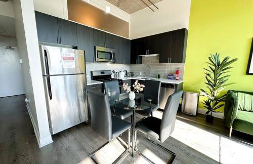 Group-Friendly 2BR with Optional Parking and Gym Access Near McCormick Place and Soldier Field - Foto 2